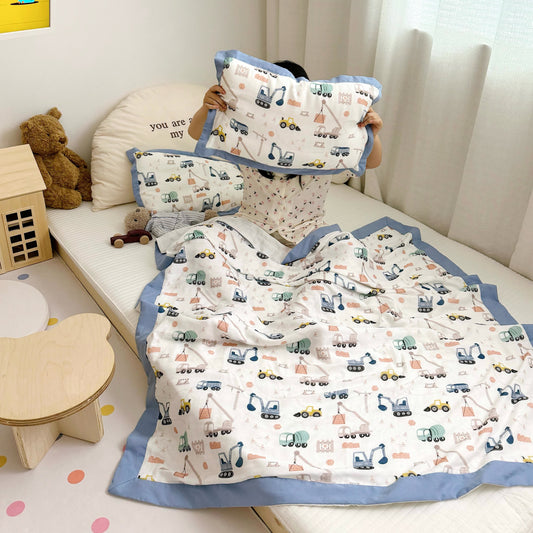 Couette en fibre de bambou à motif de camion de dessin animé pour tout-petits