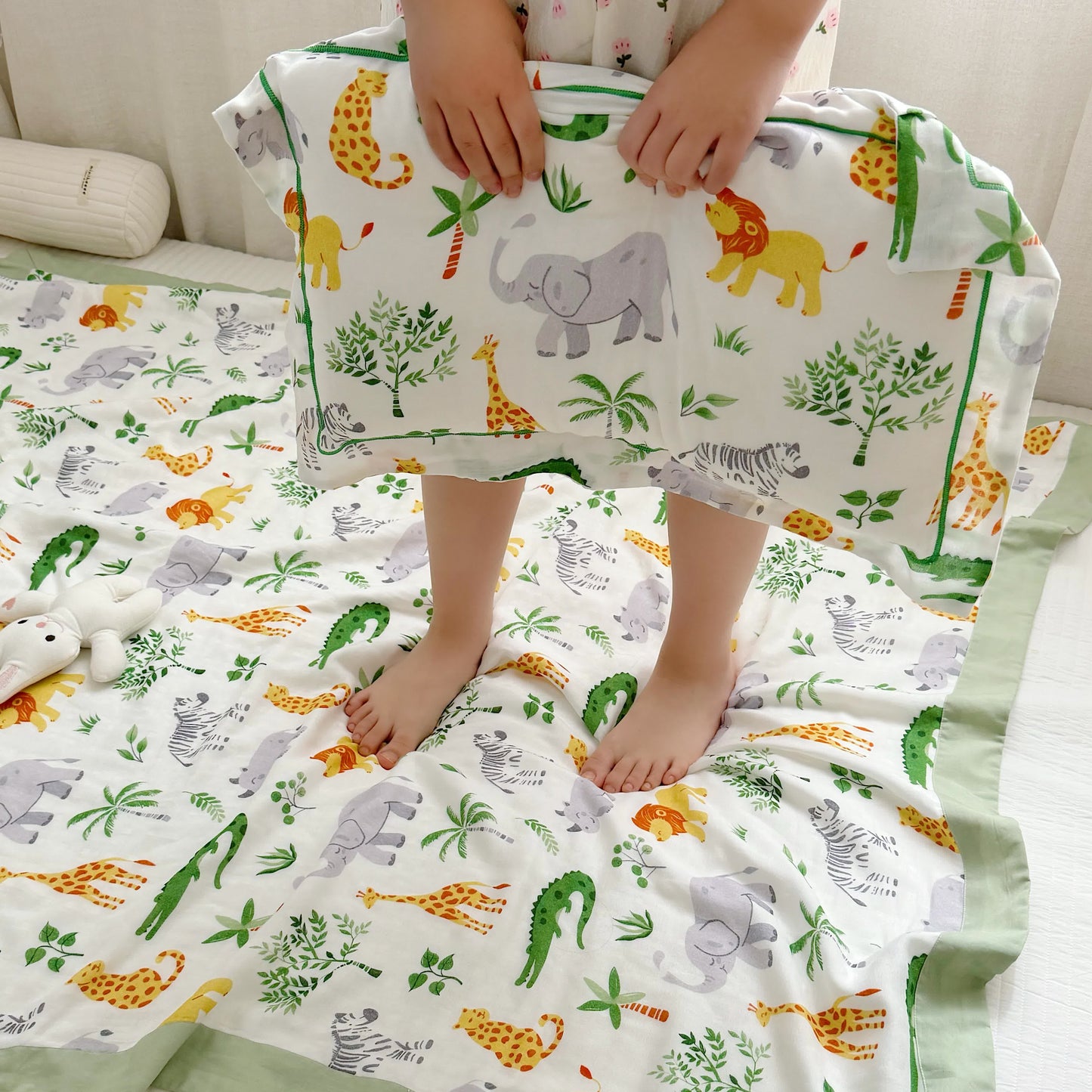 Couette en fibre de bambou avec des animaux de la jungle pour les tout-petits