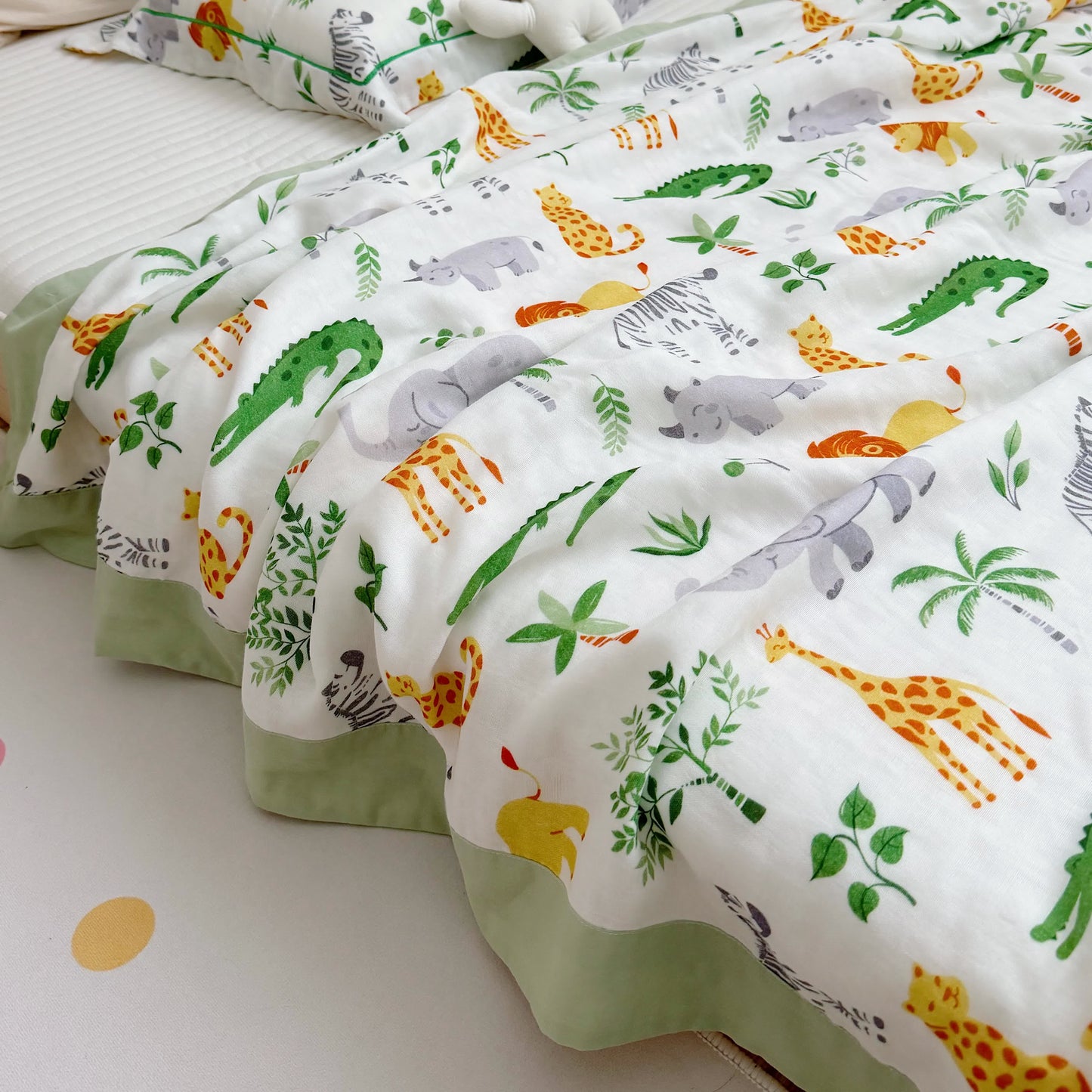 Couette en fibre de bambou avec des animaux de la jungle pour les tout-petits