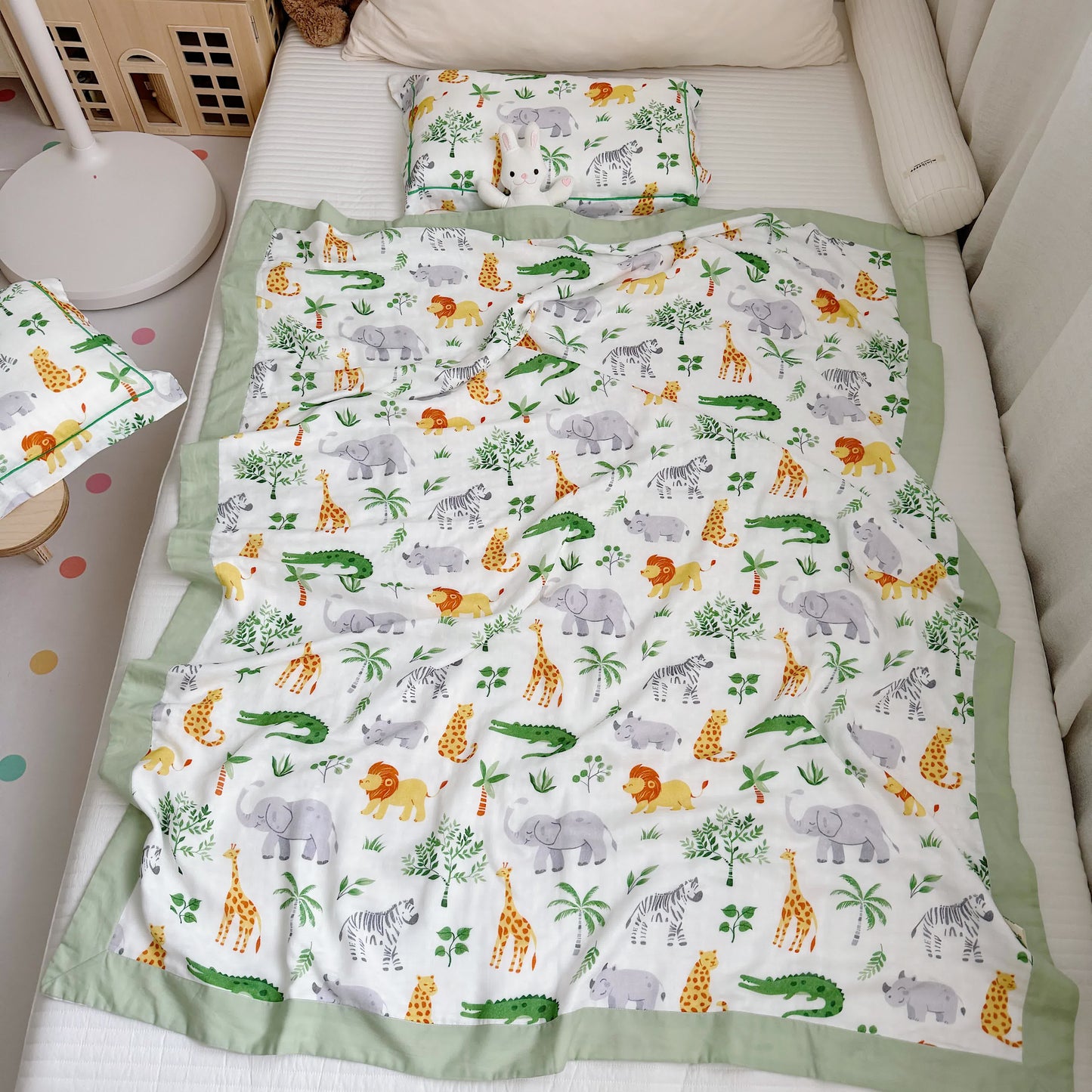 Couette en fibre de bambou avec des animaux de la jungle pour les tout-petits