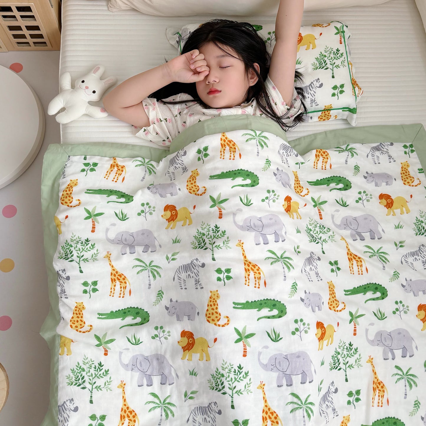 Couette en fibre de bambou avec des animaux de la jungle pour les tout-petits