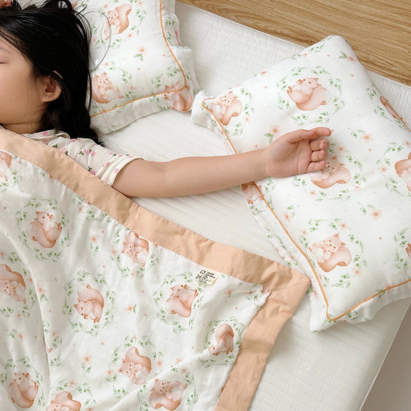 Couette en fibre de bambou motif écureuil pour bébés et tout-petits