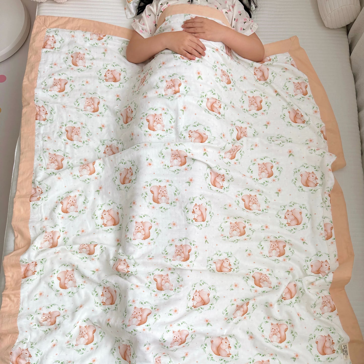 Couette en fibre de bambou motif écureuil pour bébés et tout-petits