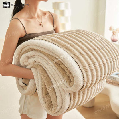 Couverture polaire avec structure ondulée jacquard