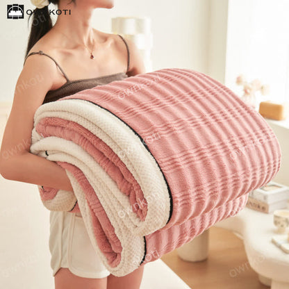 Couverture polaire avec structure ondulée jacquard