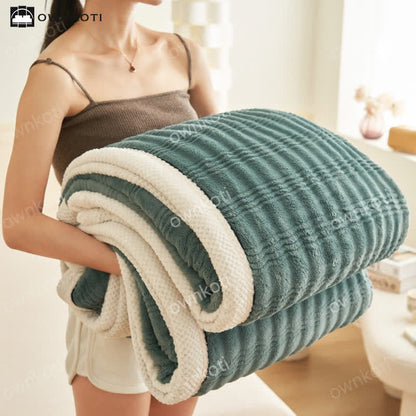 Couverture polaire avec structure ondulée jacquard