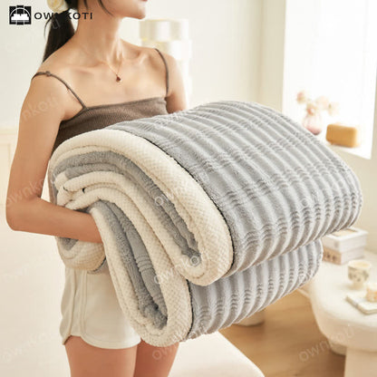 Couverture polaire avec structure ondulée jacquard