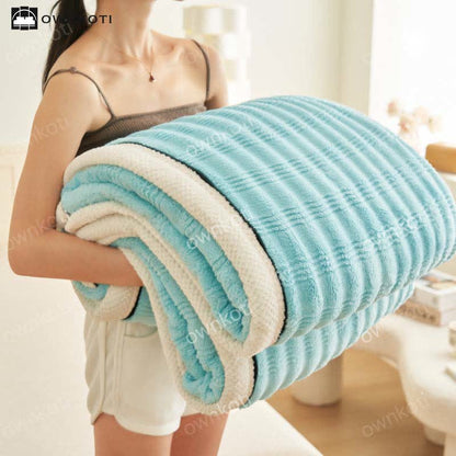 Couverture polaire avec structure ondulée jacquard