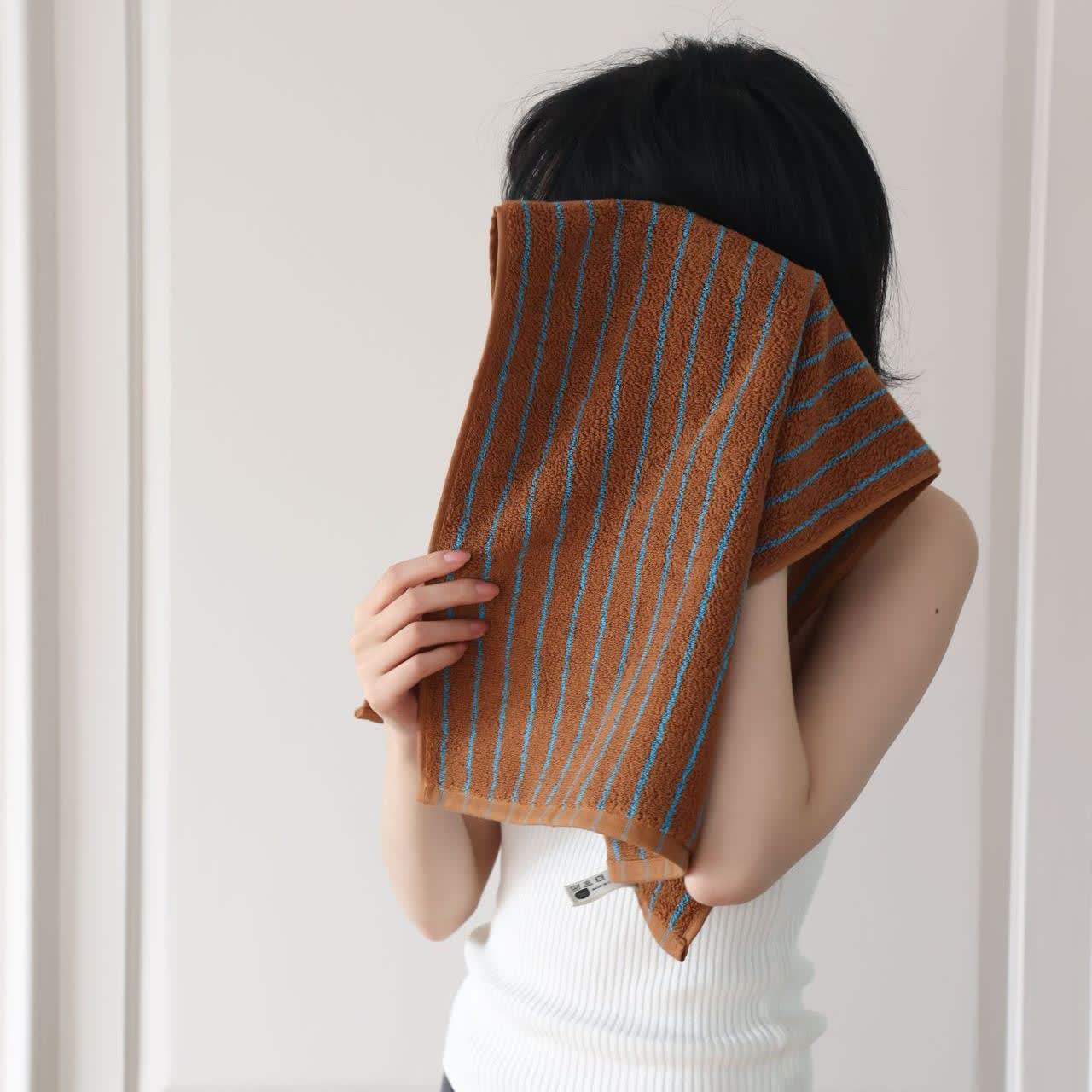 Serviette en coton peigné, rayée, absorbante