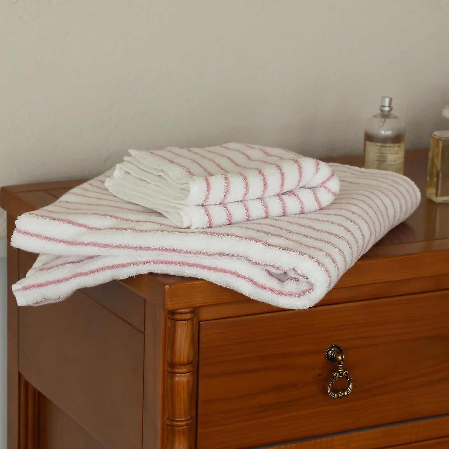 Serviette en coton peigné, rayée, absorbante