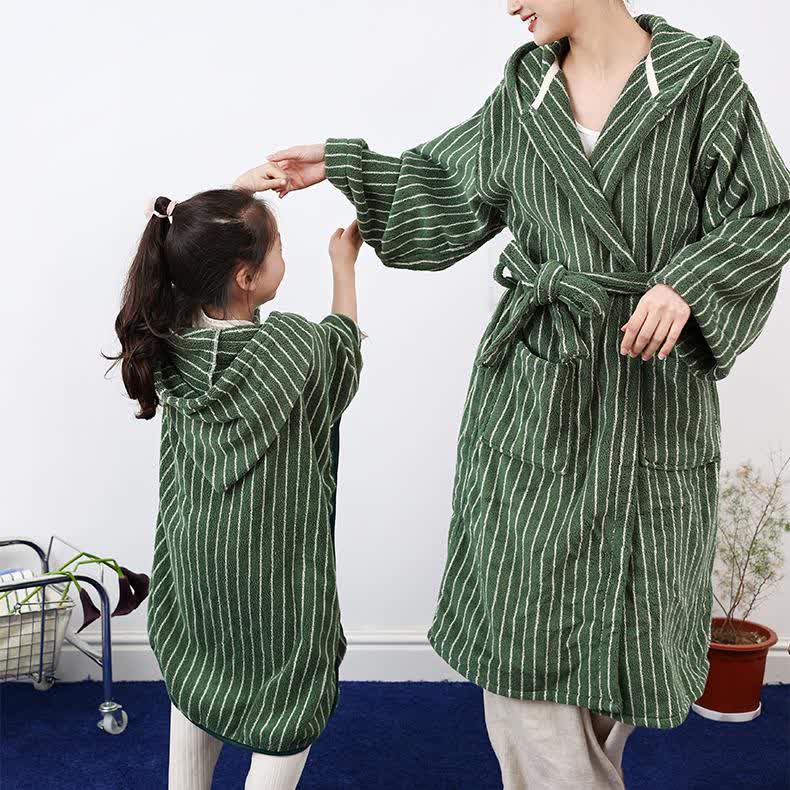Peignoir cape rayé en pur coton avec capuche