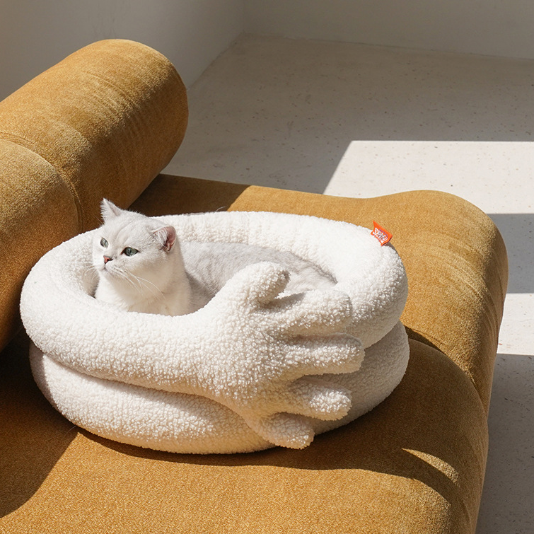 Geste du doigt – Lit chaud pour chat en hiver