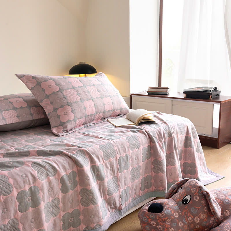 Couette en gaze de coton à trois couches avec des fleurs vibrantes