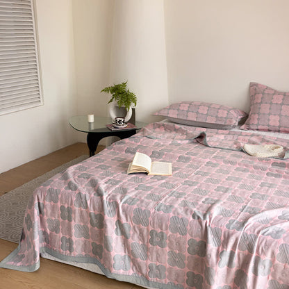 Couette en gaze de coton à trois couches avec des fleurs vibrantes
