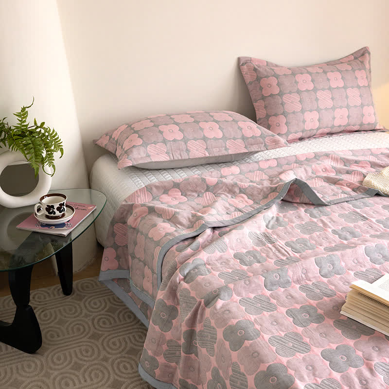 Couette en gaze de coton à trois couches avec des fleurs vibrantes