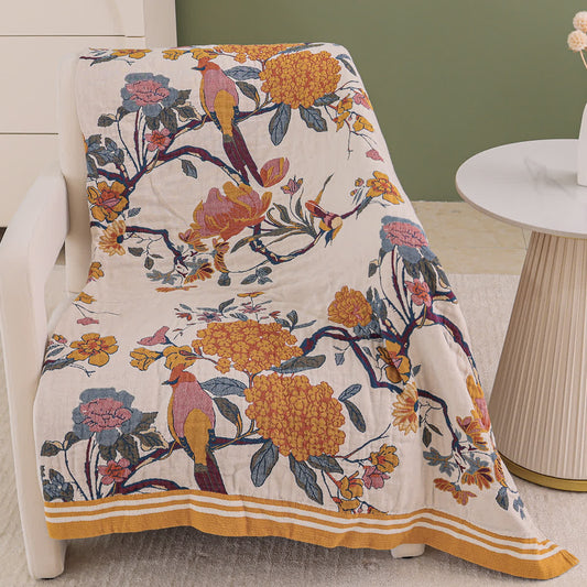 Couverture légère en gaze de coton avec des fleurs en fleurs