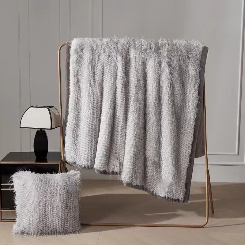 Couverture luxueuse en plumes d'autruche dégradées - image 4