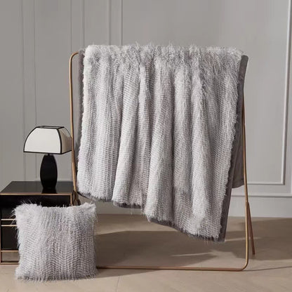 Couverture luxueuse en plumes d'autruche dégradées - image 4