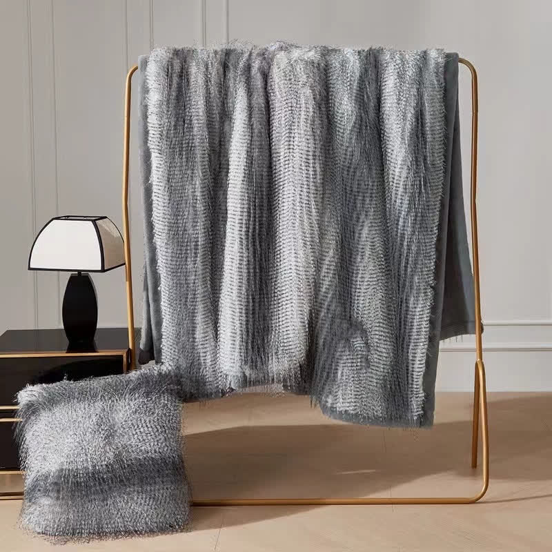 Couverture luxueuse en plumes d'autruche dégradées - image 2