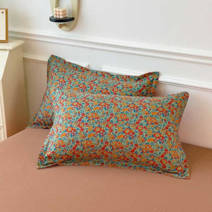 Collection de linge de lit confortable avec un imprimé floral lumineux