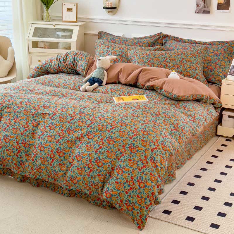 Collection de linge de lit confortable avec un imprimé floral lumineux