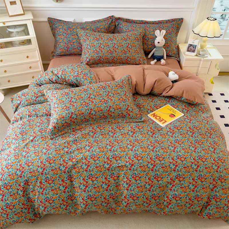 Collection de linge de lit confortable avec un imprimé floral lumineux