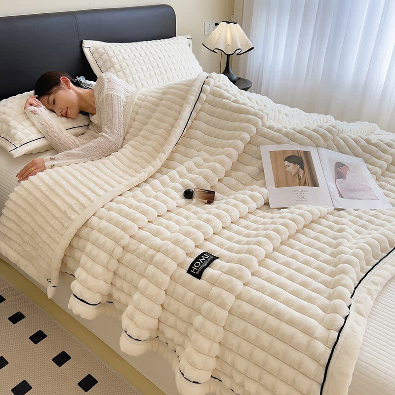 Couverture polaire douce avec texture à carreaux - image 6