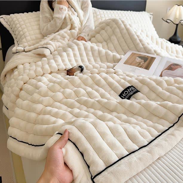 Couverture polaire douce avec texture à carreaux - image 9