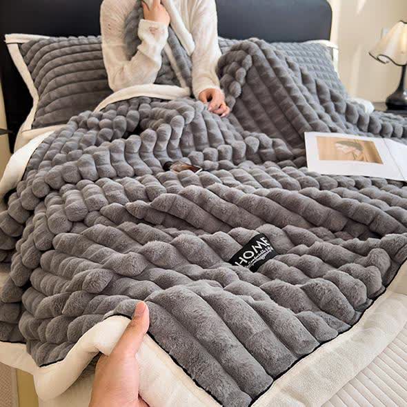 Couverture polaire douce avec texture à carreaux - image 5