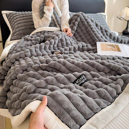 Couverture polaire douce avec texture à carreaux - image 5