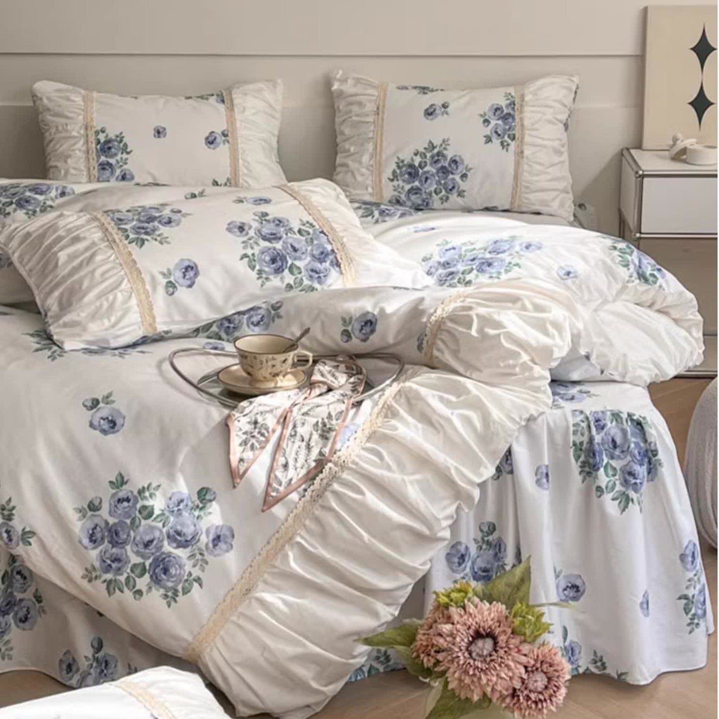 Parure de lit en coton avec housse de couette et jupe de lit (4 pièces)