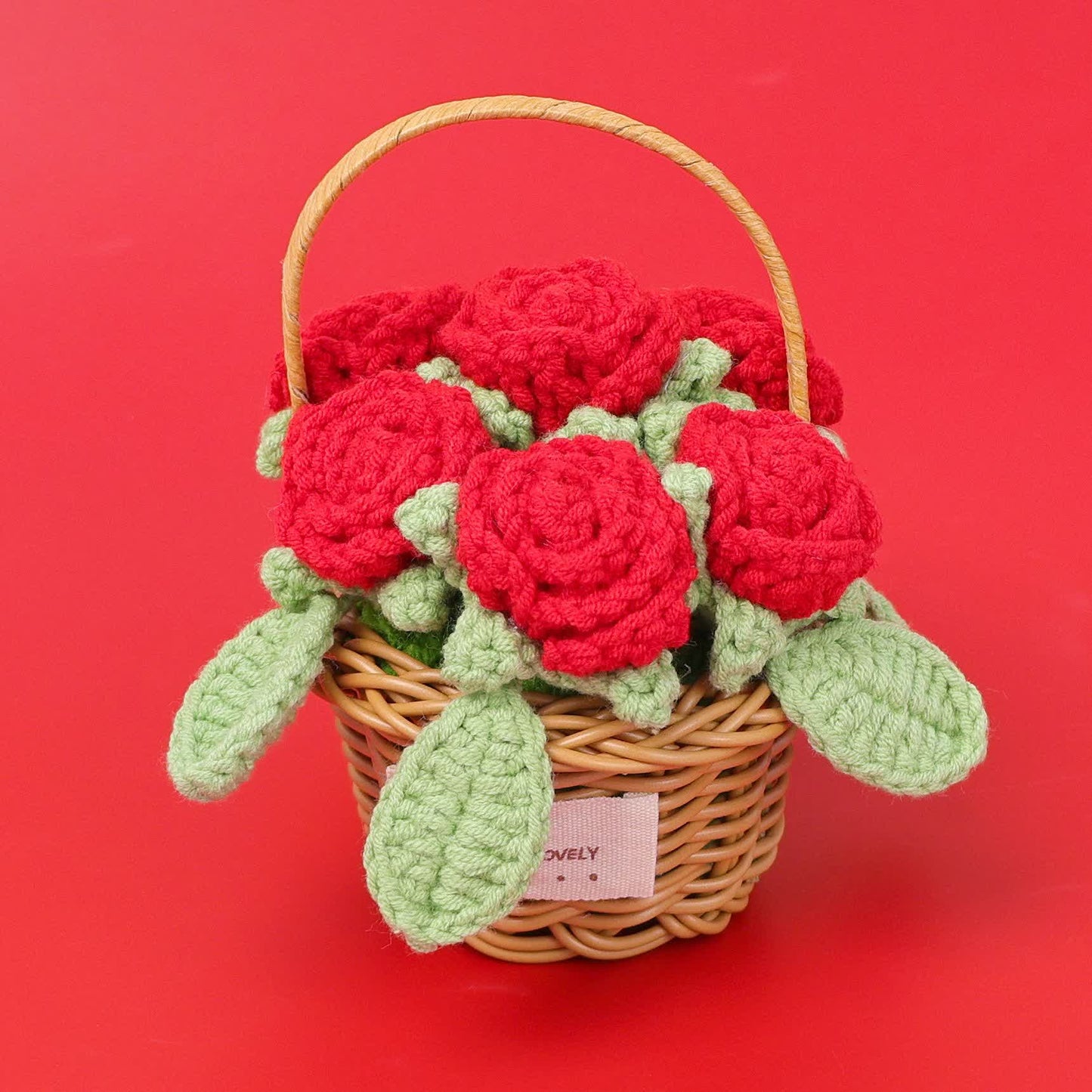 Ornement de panier de fleurs de roses tressées