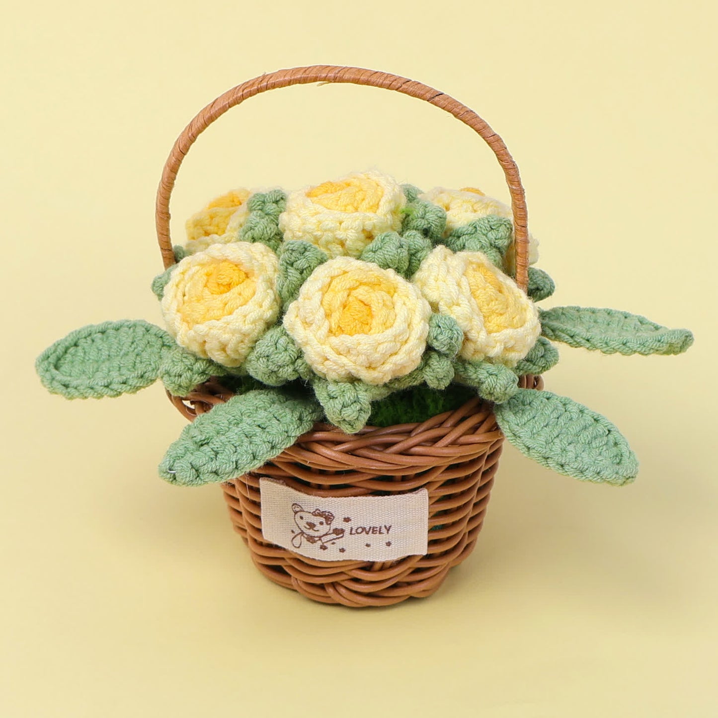 Ornement de panier de fleurs de roses tressées