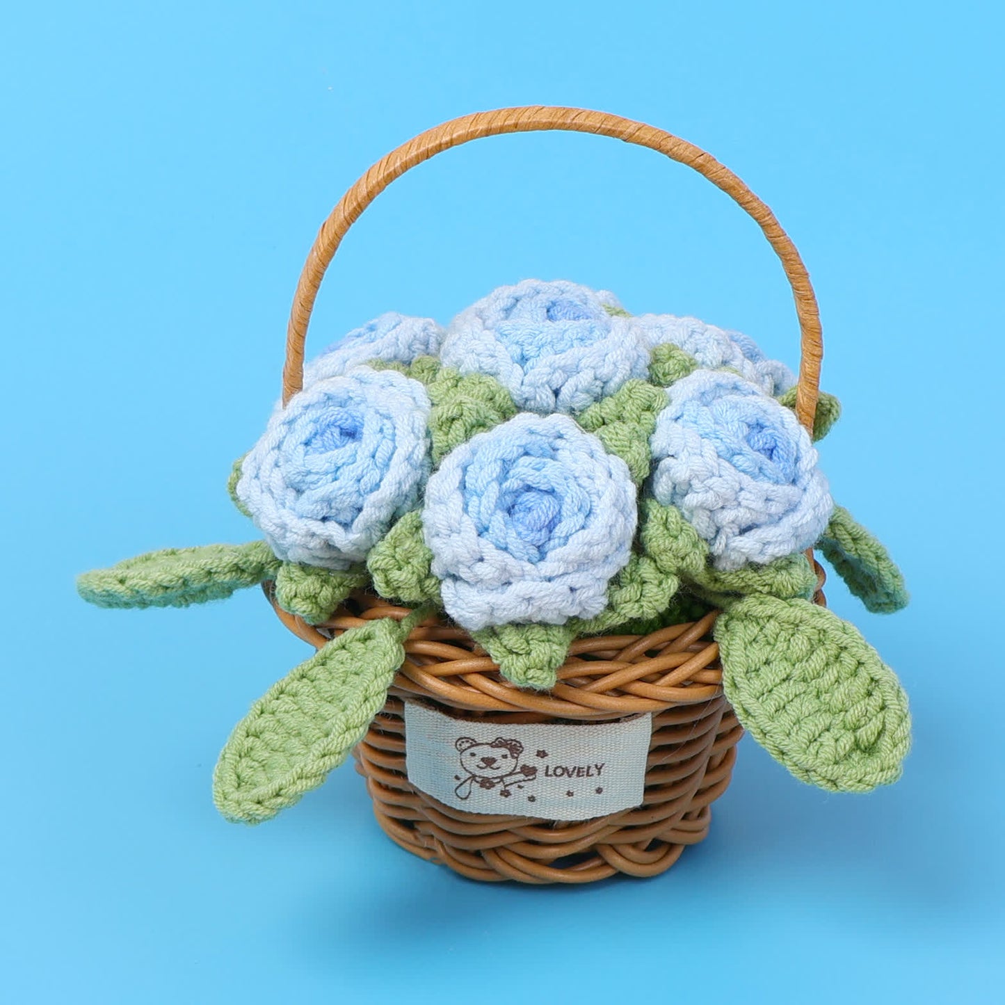 Ornement de panier de fleurs de roses tressées