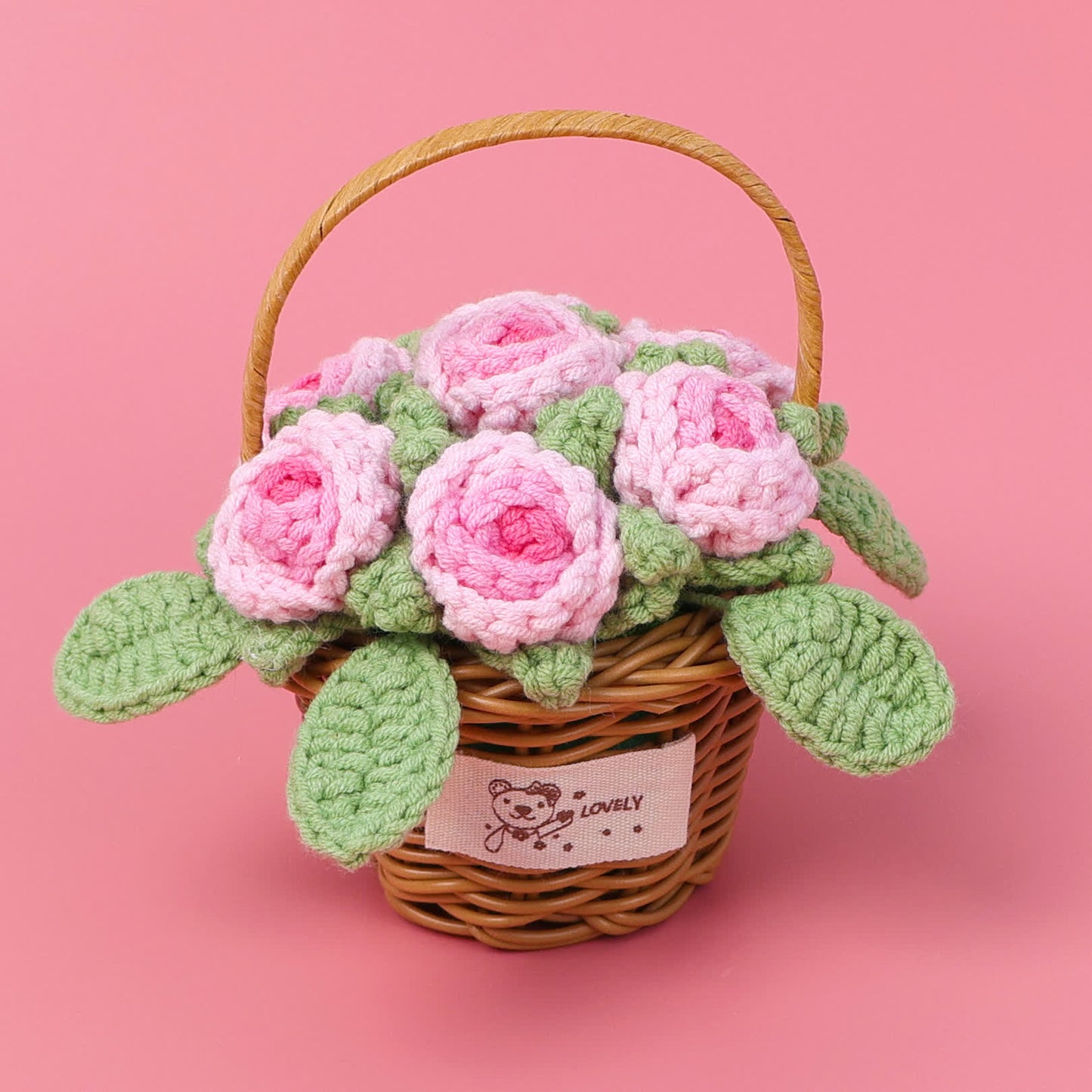 Ornement de panier de fleurs de roses tressées