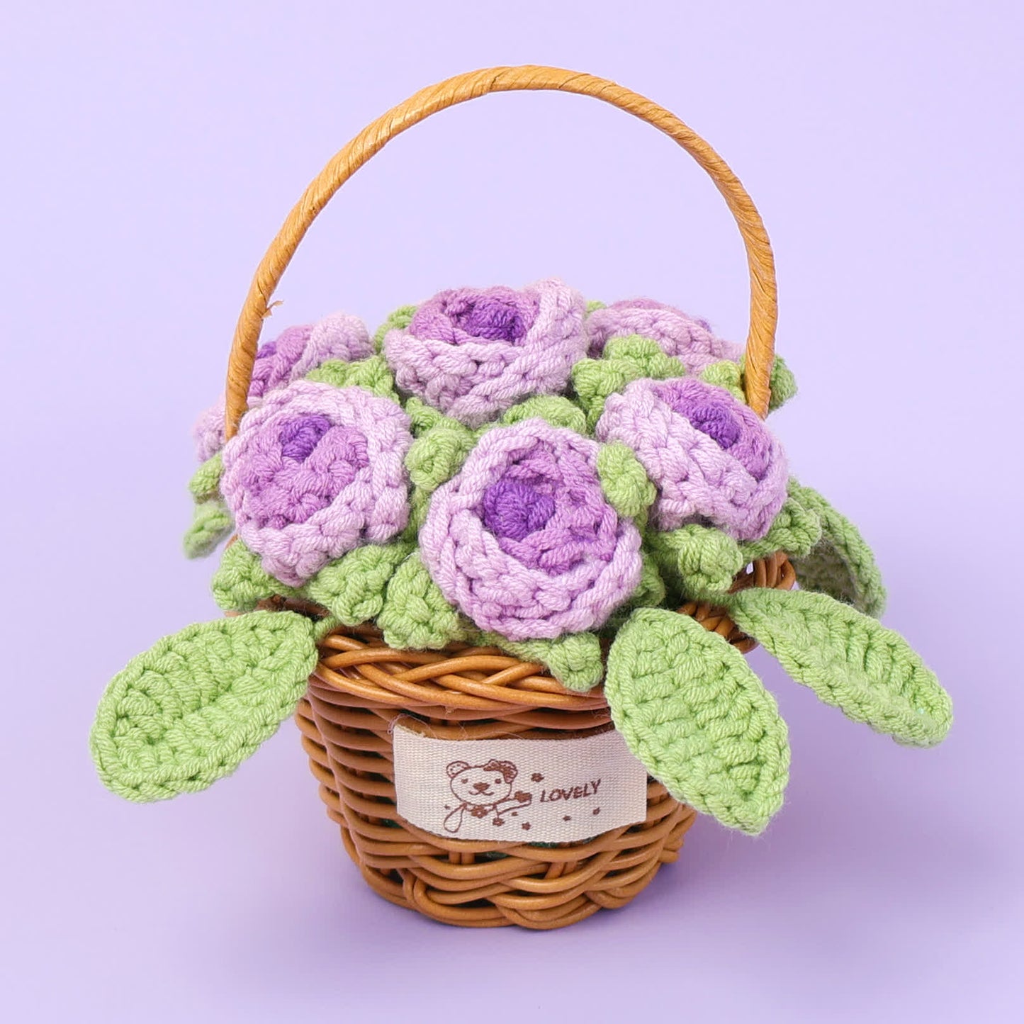 Ornement de panier de fleurs de roses tressées