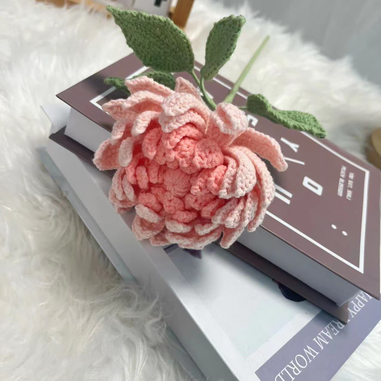 Ornement de bouquet de dahlias tissé à la main