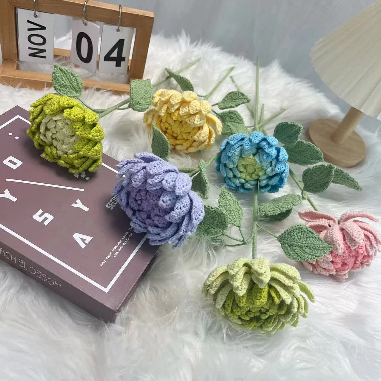 Ornement de bouquet de dahlias tissé à la main