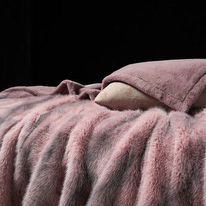 Couverture chaude avec dégradé de couleurs en fausse fourrure