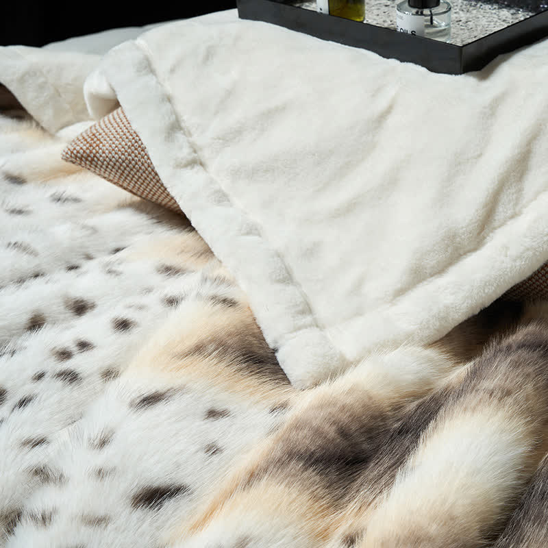 Couverture luxueuse en fausse fourrure à imprimé léopard