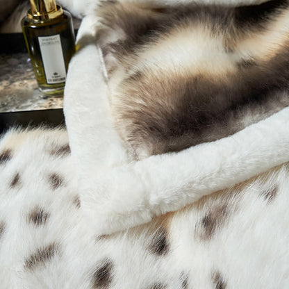 Couverture luxueuse en fausse fourrure à imprimé léopard
