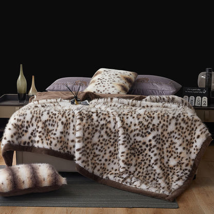 Couverture en fausse fourrure avec motif léopard des neiges