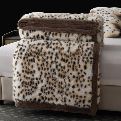 Couverture en fausse fourrure avec motif léopard des neiges