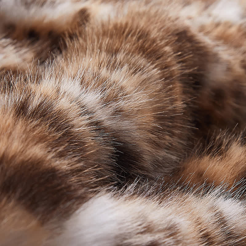 Couverture en fausse fourrure avec motif léopard des neiges