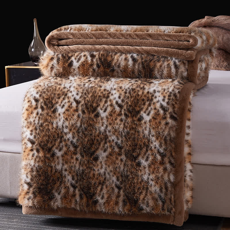 Couverture en fausse fourrure avec motif léopard des neiges