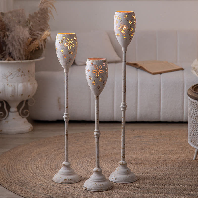 Ornements de chandeliers pour le balcon dans la cour
