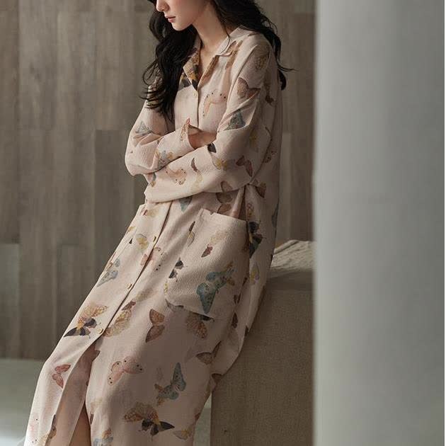 Chemise de nuit longue en gaze de coton à motif papillon