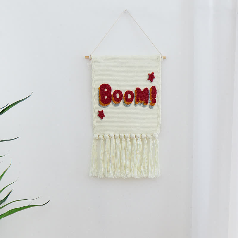 Tapisserie brodée à la main avec pompon