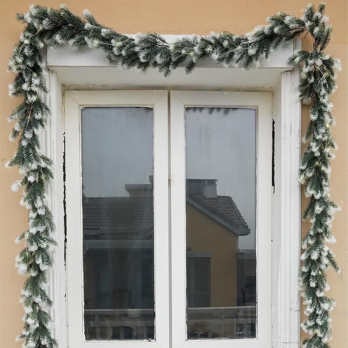 Guirlande de Noël avec aiguilles de pin et dégradé de couleurs