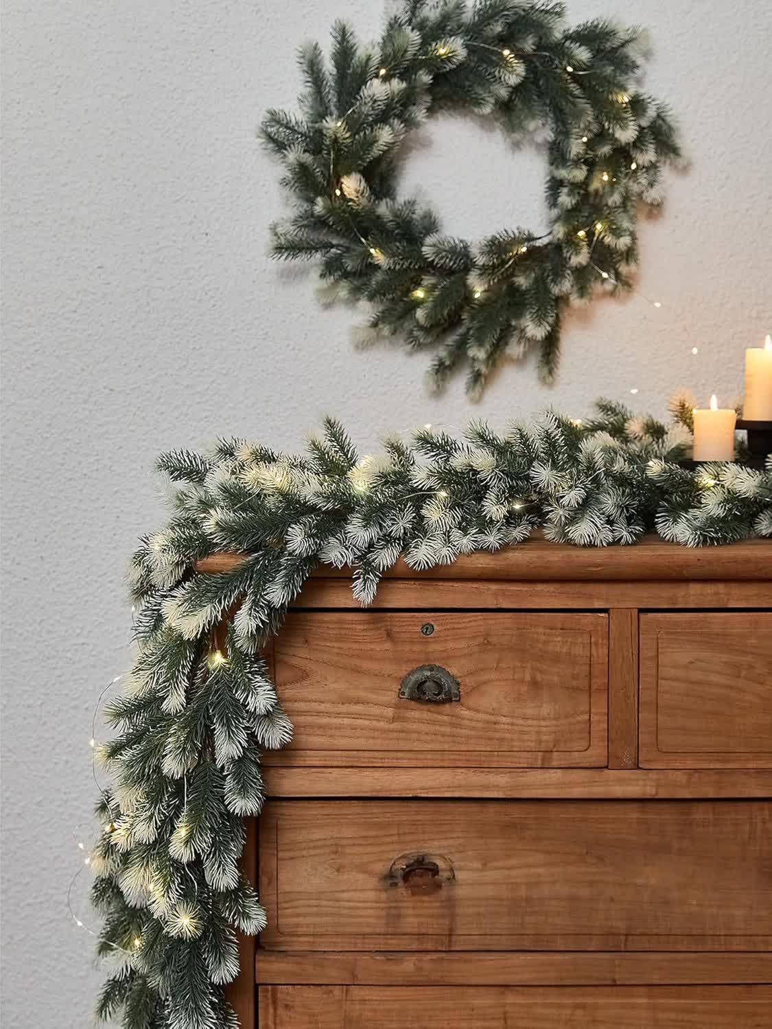 Guirlande de Noël avec aiguilles de pin et dégradé de couleurs